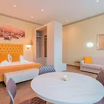 Bed & Breakfast Attico Di Via D'azeglio 4*