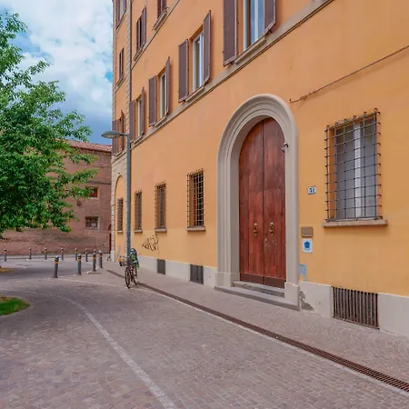 Attico Di Via D'azeglio 4*